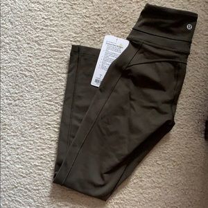 Lululemon groove pants size 2 NWT
